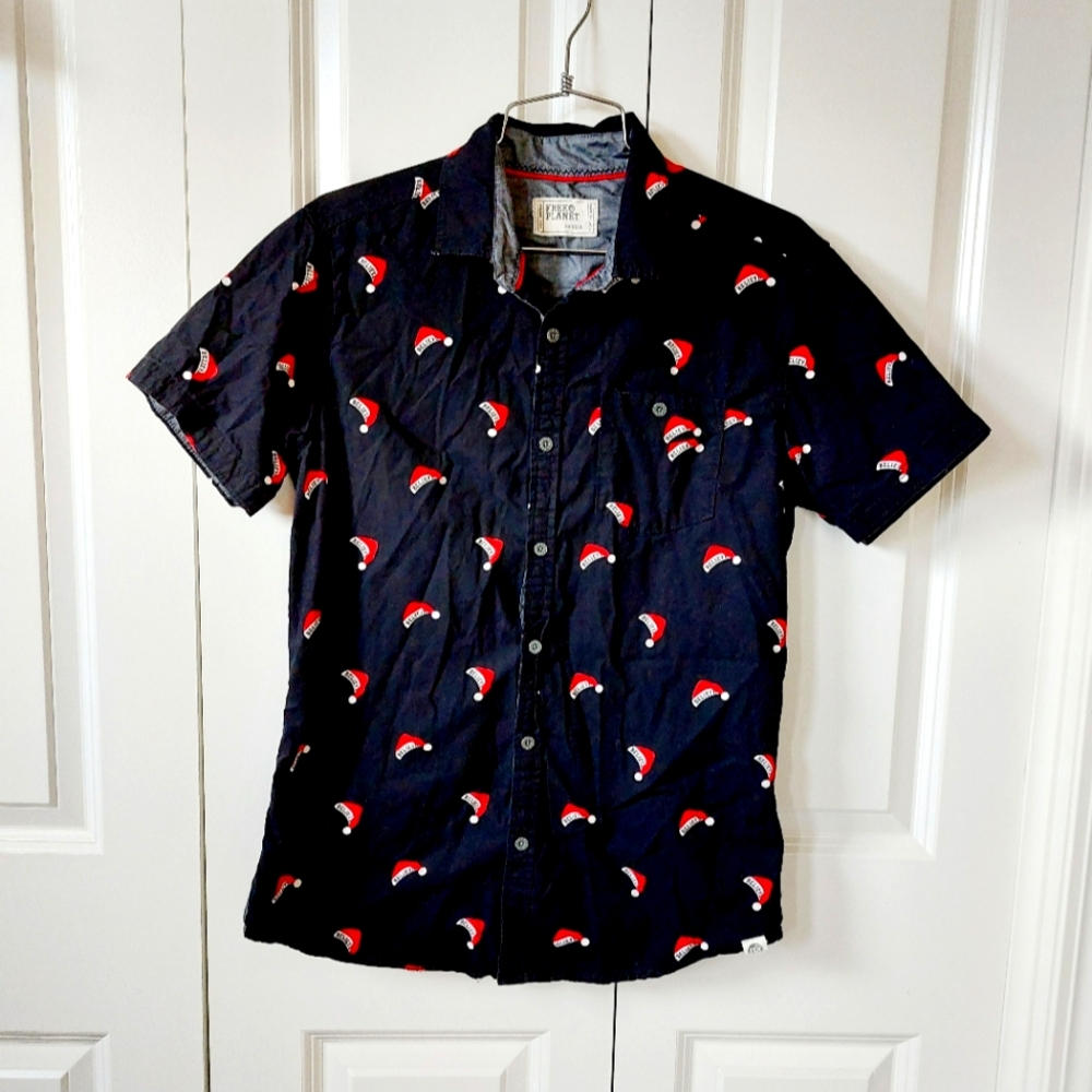 Believe Santa Hat‎ Short Sleeve Button Up Shirt Medium 100% cotton Free Planet